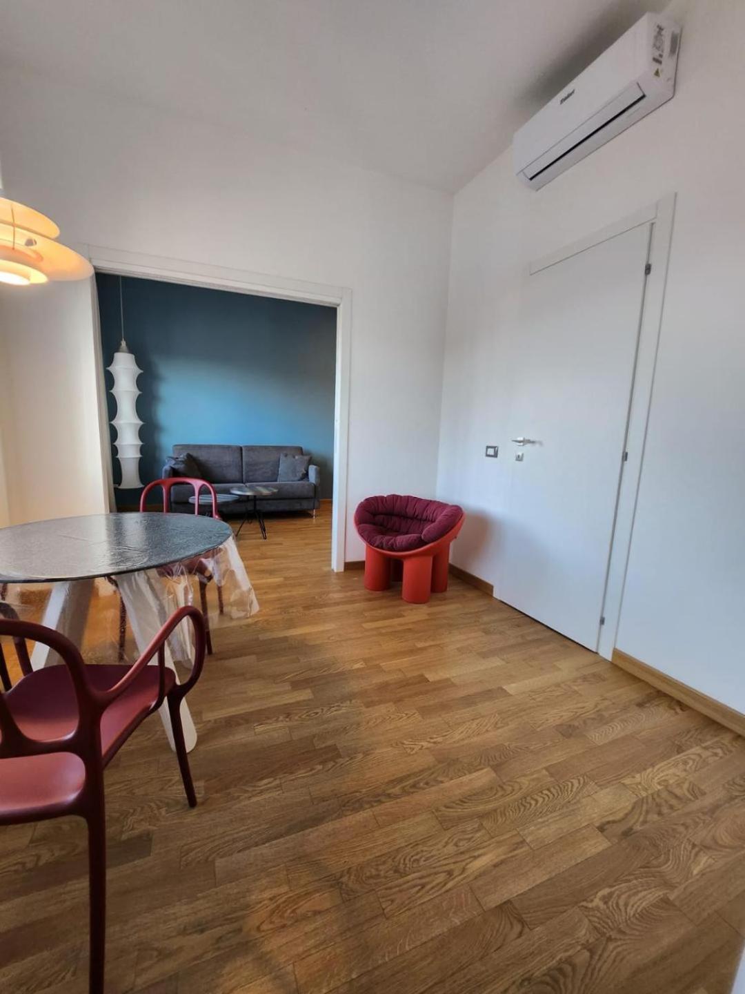 Sweetly In Apartment